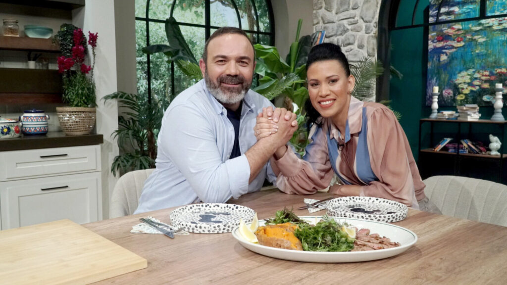 ΕΡΤ1: «ΠΟΠ Μαγειρική» με τον Ανδρέα Λαγό – Καλεσμένοι οι Ζωή Παπαδοπούλου, Ελένη Χρονά, Κωνσταντίνος Λάγκος, Γιάννης Καλπούζος και Ροζάνα Μαϊλάν – 26-30.05.2025