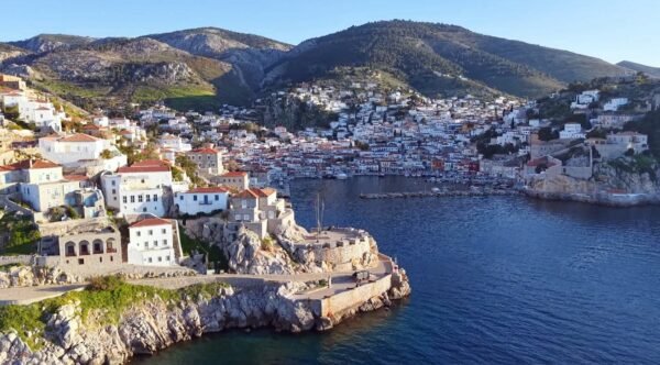 «Όπου Υπάρχει Ελλάδα»: Στην κοσμοπολίτικη Ύδρα, σήμερα στις 14.45, στον ΣΚΑΪ