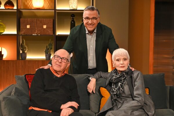 ΕΡΤ1: #Παρέα με τον Γιώργο Κουβαρά – Αφιέρωμα στo Νέο Κύμα – Δείτε έξι υπέροχα βίντεο – Σάββατο 24.05.2025 21 Μαΐου 2025