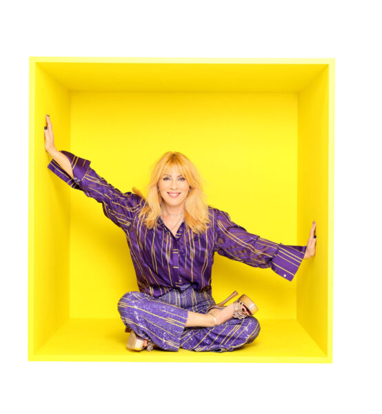 ΕΡΤ1: «Τα τετράγωνα των αστέρων» με τη Σμαράγδα Καρύδη – Ένα απολαυστικό επεισόδιο γεμάτο κέφι, γέλιο και παιχνιδιάρικη διάθεση – Σάββατο 10.05.2025