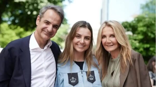 «Χρόνια πολλά αγάπη μου! Τόσο υπερήφανος!»: Οι ευχές του Κυριάκου Μητσοτάκη για τα γενέθλια της κόρης του, Σοφίας