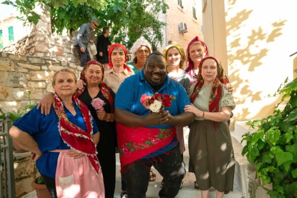 ΕΡΤ1: «Φτάσαμε» με τον Ζερόμ Καλούτα στο παραδεισένιο Μεγανήσι – Κυριακή 08.06.2025