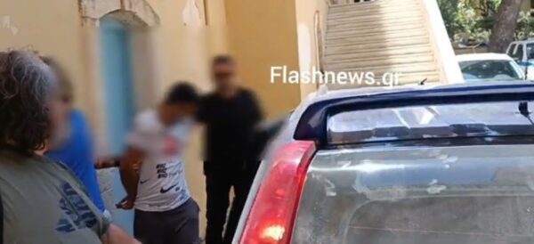 Σούδα: Προφυλακίστηκε ο 26χρονος Αζέρος που κατηγορείται για κατασκοπεία – Ισχυρίστηκε ότι είναι τουρίστας και φωτογράφιζε τοπία (βίντεο)