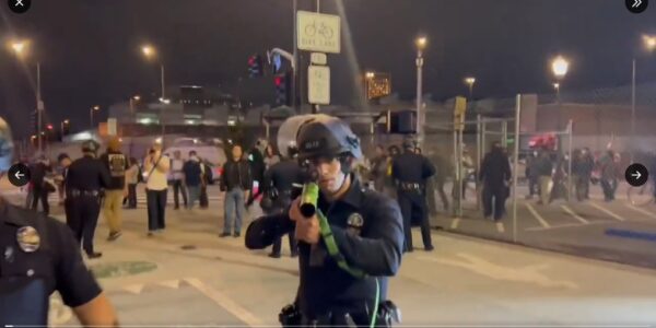 ΗΠΑ: Ο Τραμπ κατέβασε την Εθνοφρουρά στο Λος Άντζελες εν μέσω διαδηλώσεων για το μεταναστευτικό – «Ανίκανη η δήμαρχος» ,είπε (βίντεο)