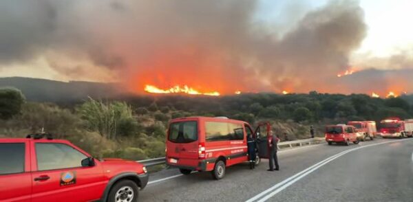 Υπό έλεγχο η μεγάλη πυρκαγιά στη Ναύπακτο – Βίντεο από τη στιγμή που ξεσπά η μεγάλη φωτιά