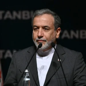 Απειλεί ο Αραγτσί: Το Λονδίνο «θέτει σε κίνδυνο ζωές Βρετανών»