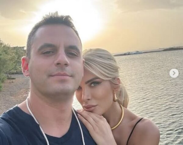 Κατερίνα Καινούργιου – Παναγιώτης Κουτσουμπής : Απόδραση στην Πάρο – Φωτογραφίες