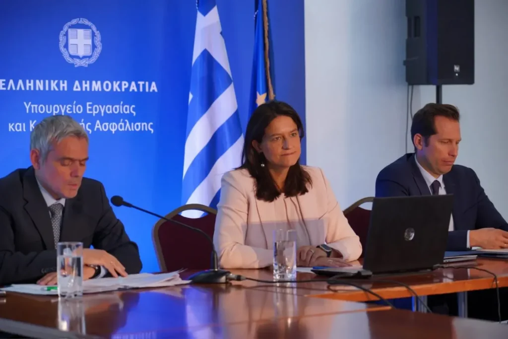 Νέο εργασιακό νομοσχέδιο: Προσλήψεις για 2 μέρες, εργασία 13 ωρών, σπαστή άδεια – Τι αλλάζει σε υπερωρίες