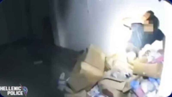 Ρέντης: Συγκλονιστικό βίντεο από την έφοδο της αστυνομίας κατά την διάρκεια ληστείας σε σπίτι και την σύλληψη των δραστών