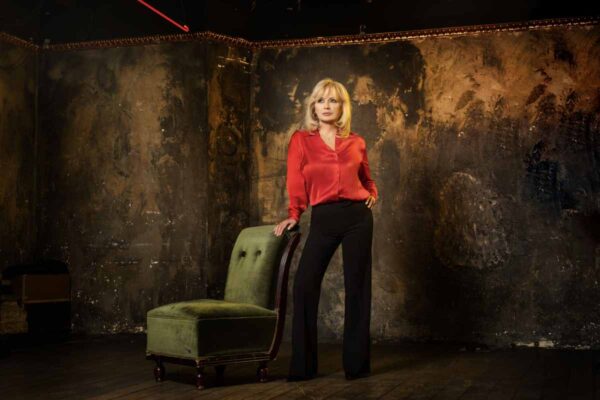 To MEGA ανανεώνει τη συνεργασία του με την Αγγελική Νικολούλη