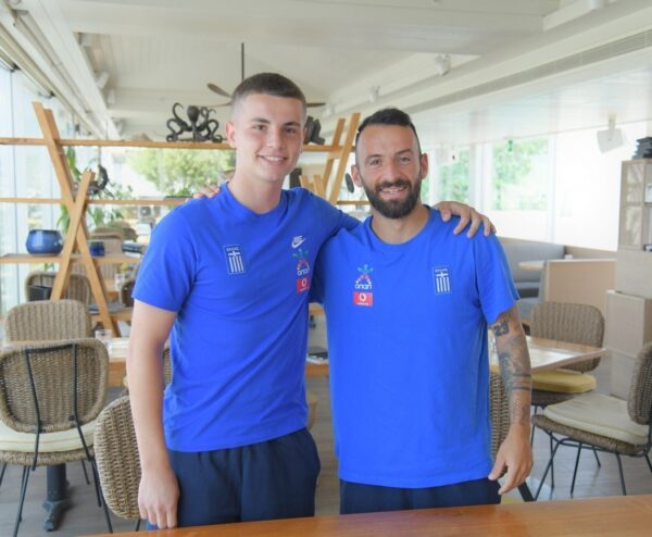 Χρήστος Μουζακίτης και Μανώλης Σιώπης σε τρελά κέφια – Ποιος επικράτησε στο κουίζ παλιάς vs νέας γενιάς