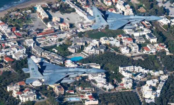 Κρήτη: Συνελήφθη 26χρονος Αζέρος να φωτογραφίζει τις αεροναυτικές βάσεις στη Σούδα – Είχε τραβήξει 5.000 φωτογραφίες