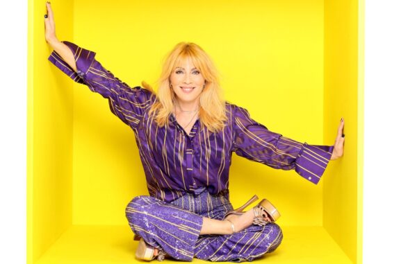 ΕΡΤ1: «Τα τετράγωνα των αστέρων» με τη Σμαράγδα Καρύδη – Διπλό ραντεβού το Σαββατοκύριακο με εκλεκτούς καλεσμένους, γέλιο και εκπλήξεις! 14 & 15.06.2025