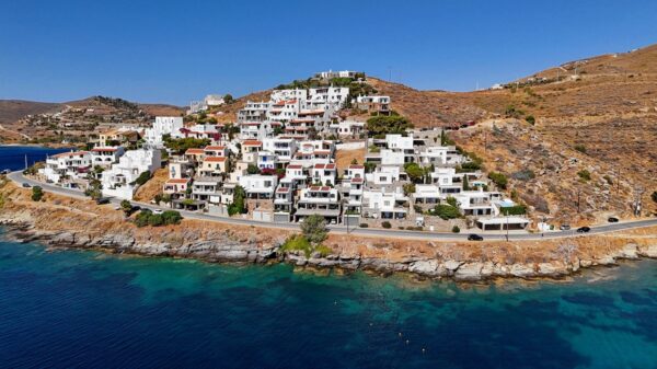 Tο Happy Traveller στην Κέα – Κυριακή 13 Ιουλίου στις 16.30, στον ΣΚΑΪ