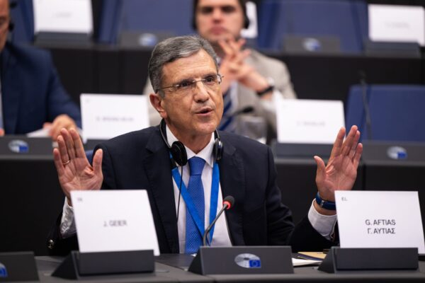Απάντηση Κομισιόν σε Γ.Αυτιά: Αυστηρό νομικό πλαίσιο προστασίας των καταναλωτών από παράνομες ηλεκτρονικές πλατφόρμες