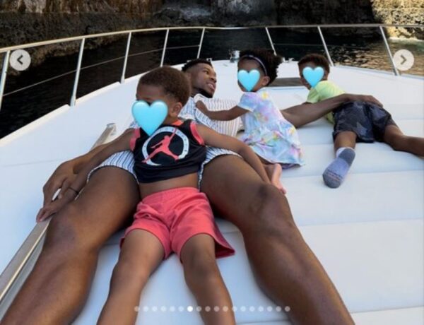 Γιάννης Αντετοκούνμπο: Απολαμβάνει τις διακοπές με την οικογένεια του με σκάφος στην Κρήτη – Φωτογραφίες&Βίντεο