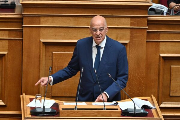 Δένδιας: Οι EΔ νοίκιαζαν μία ολόκληρη πολυκατοικία σε αξιωματικό, τώρα την μισθώσαμε για 800.000 – Οι σπατάλες και τα παραδείγματα