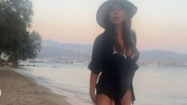 Άντζελα Δημητρίου: Ποζάρει με μαγιό –  «Καλοκαίρι είναι… να περπατάς ξυπόλυτη και να μη σε νοιάζει τίποτα»