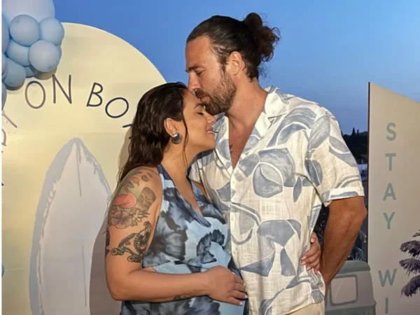 Ευρυδίκη Βαλαβάνη: Νέα φωτογραφία με τον Γρηγόρη Μόργκαν και τον νεογέννητο γιο τους μέσα από το μαιευτήριο