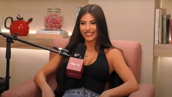 Δέσποινα Γιαννακοπούλου: «Δεν είμαι ντίβα και ψηλομύτα – Έρχονται άγνωστοι με θράσος και με πειράζουν για τον πατέρα μου» (βίντεο)