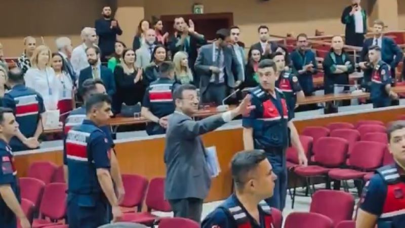 Τουρκία – Ιμάμογλου: καταδικάστηκε σε 20 μήνες φυλάκιση – Αθωώθηκε από την κατηγορία της τρομοκρατίας