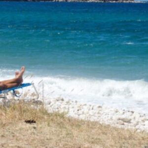 “Έρχεται” καύσωνας διαρκείας με 40άρια και ισχυρούς ανέμους – Οι περιοχές που επηρεάζονται από τη θερμή εισβολή