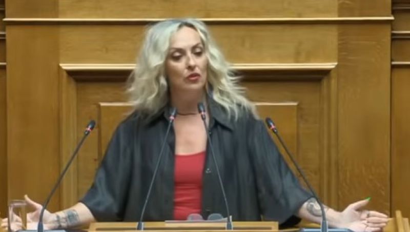 Τζώρτζια Κεφαλά: Την «Κιβωτό» τραγούδησε κλείνοντας την ομιλία της στη Βουλή η βουλευτής της Πλεύσης Ελευθερίας (βίντεο)