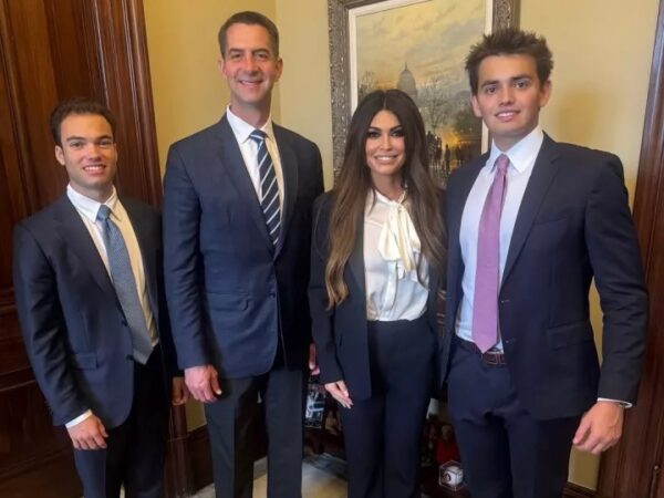 Κίμπερλι Γκιλφόιλ: Η ανάρτηση της από  το παρασκήνιο της  ακρόασης της στη Γερουσία – Τα στιγμιότυπα με Τσούνη, Κατσιματίδη και  τον εγγονό του Τραμπ