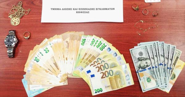 Κηφισιά: Μητέρα και γιός ιδιοκτήτες παλαιοπωλείου έκλεβαν μετρητά και κοσμήματα από σπίτια – Βίντεο – ντοκουμέντο από την δράση τους