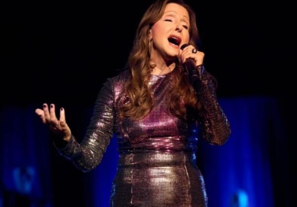 Βίκυ Λέανδρος: Aρνήθηκε την παρουσία της Άλις Βάιντελ, αρχηγού του ακροδεξιού AfD σε συναυλία της