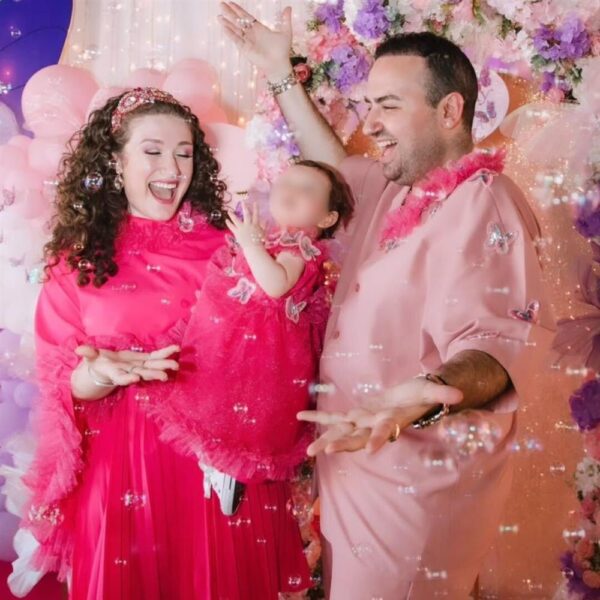 Μαυρίκιος Μαυρικίου – Ιλάειρα Ζήση: Βάφτισαν την ενός έτους κόρη τους (βίντεο)