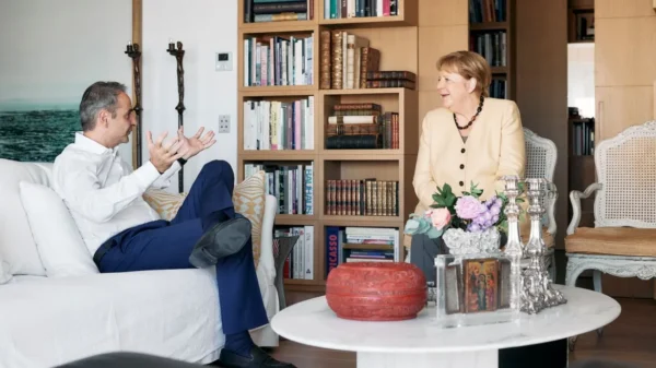 Συνάντηση Μητσοτάκη με Μέρκελ – Πήραν πρωινό, συζήτησαν για τις διεθνείς εξελίξεις