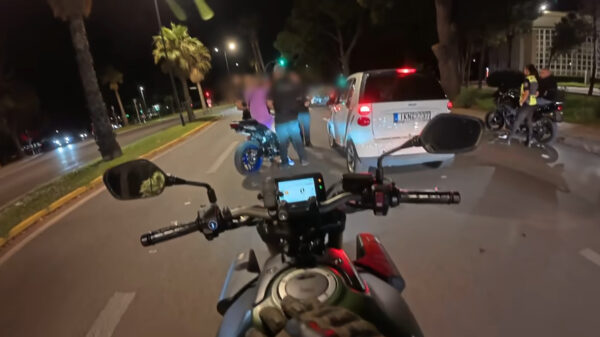 Βαριά «καμπάνα»: Πρόστιμο 3.250 ευρώ και αφαίρεση διπλώματος σε 21χρονο που πήγε να ξεφύγει από το μπλόκο της Αστυνομίας στη Βουλιαγμένης – Βίντεο