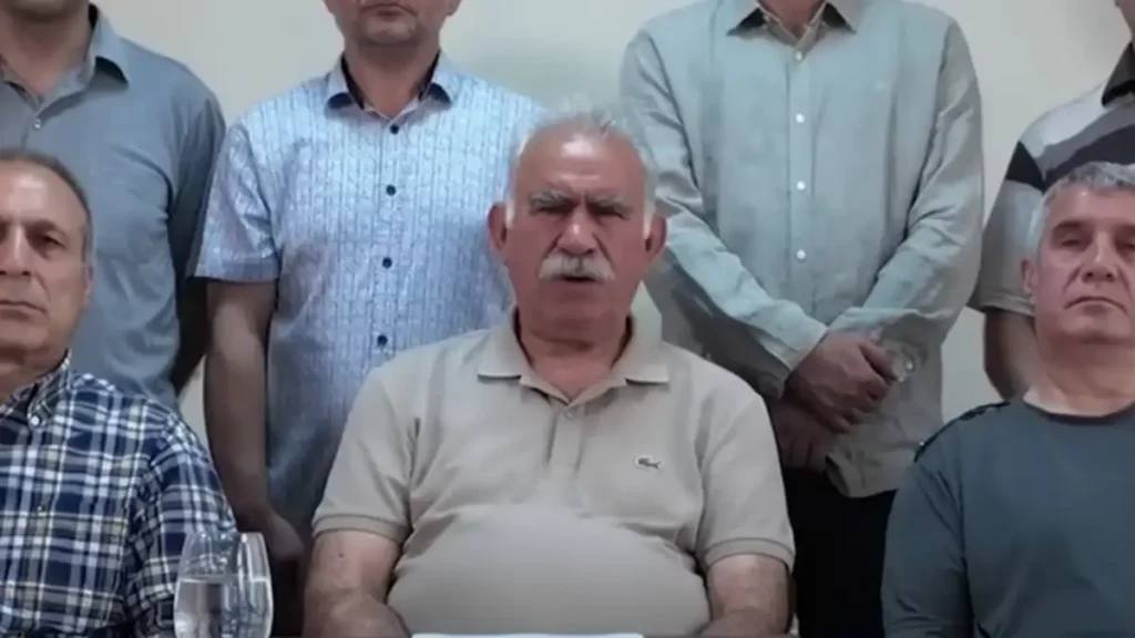 Οτσαλάν: «Η φάση του ένοπλου αγώνα έχει τελειώσει» – Το πρώτο βίντεο του φυλακισμένου ηγέτη του PKK ap;o to 1999