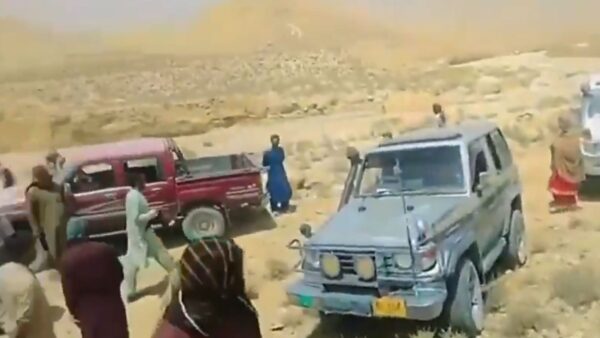 Φρίκη στο Πακιστάν από «έγκλημα τιμής»: Ένα ζευγάρι που είχε παράνομο δεσμό δολοφονήθηκε εν ψυχρώ από συγγενείς της γυναίκας – Βίντεο