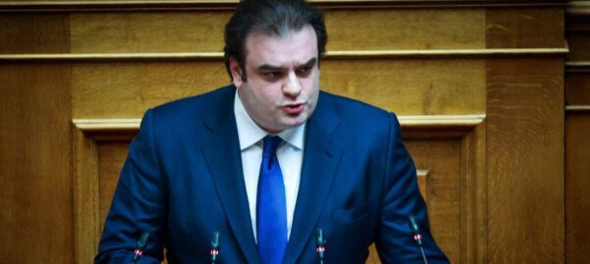 Ο Πιερρακάκης ανακοίνωσε την αύξηση του ακατάσχετου λογαριασμού στα 1.600 ευρώ από τα 1.250