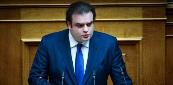 Πιερρακάκης: Μηδενίζονται όλες οι χρεώσεις των τραπεζών στα ΑΤΜ – Εθνικό πλαφόν για όλες τις άλλες πληρωμές στο 1,5 ευρώ