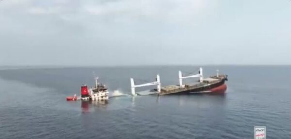 Βίντεο των Χούθι από την επίθεση στο Eternity C – Αγνοούνται 15 ναυτικοί, ανάμεσα τους κι ένας Έλληνας