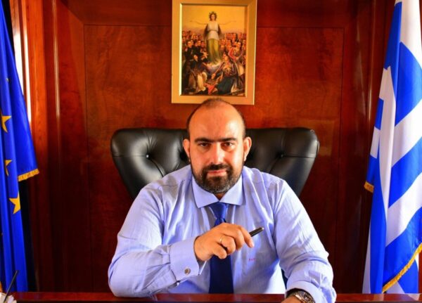 Λιποθύμησε ο δήμαρχος Κυθήρων εν μέσω του επιχειρησιακού συντονισμού για τη φωτιά