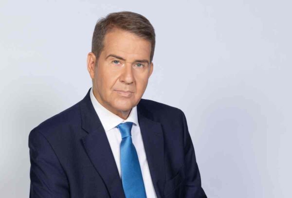 O Σωτήρης Ξενάκης στο ACTION 24 – Παρουσιαστής στο κεντρικό δελτίο ειδήσεων