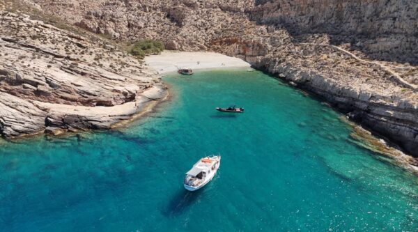 «Όπου Υπάρχει Ελλάδα»: Το ταξίδι στην Φολέγανδρο συνεχίζεται – Σήμερα στις 14.45, στον ΣΚΑΪ – Τρέϊλερ