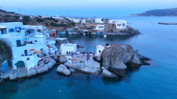 «Όπου Υπάρχει Ελλάδα»: Ζωντανά από την Κίμωλο – Σήμερα στις 14.45, στον ΣΚΑΪ