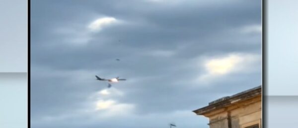 Περιπέτεια σε πτήση από Κέρκυρα για Γερμανία – Έπιασε φωτιά κινητήρας του αεροσκάφους – Προσγειώθηκε στο Μπρίντιζι (βίντεο)