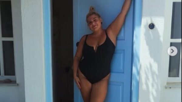 Ο ξέφρενος χορός της Δανάης Μπάρκα με τη Νόνη Δούνια στη Σύρο – Βίντεο