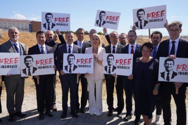 Τις φυλακές όπου κρατείται ο Ε. Ιμάμογλου επισκέφθηκε ο Δήμαρχος Αθηναίων, συμμετέχοντας στην πρωτοβουλία του δικτύου Eurocities