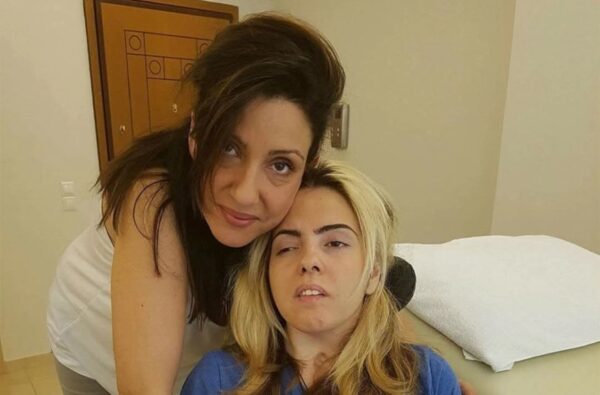 «Σιώπησες, μα τα μάτια σου ουρλιάζουν»: Συγκινεί η μητέρα της Ασπασίας που πυροβολήθηκε από τον πατέρα της στο Άργος