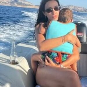 Ελένη Φουρέιρα: Νέες φωτογραφίες από τις διακοπές της  με τον γιό της και τον Αλμπέρτο Μποτία