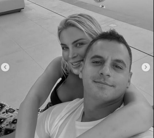 Κατερίνα Καινούργιου:  Αποχαιρετά το καλοκαίρι – Γλυκόπικρη Αυγουστιάτικη θλίψη;