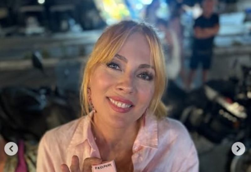 Σμαράγδα Καρύδη: Γιόρτασε τα γενέθλια της με μια εντυπωσιακή τούρτα – Φωτογραφίες