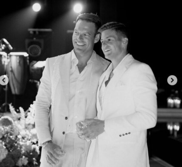 Ο Στέφανος Κασσελάκης δημοσίευσε για πρώτη φορά φωτογραφίες από τον γάμο του με τον Τάιλερ Μακμπέθ